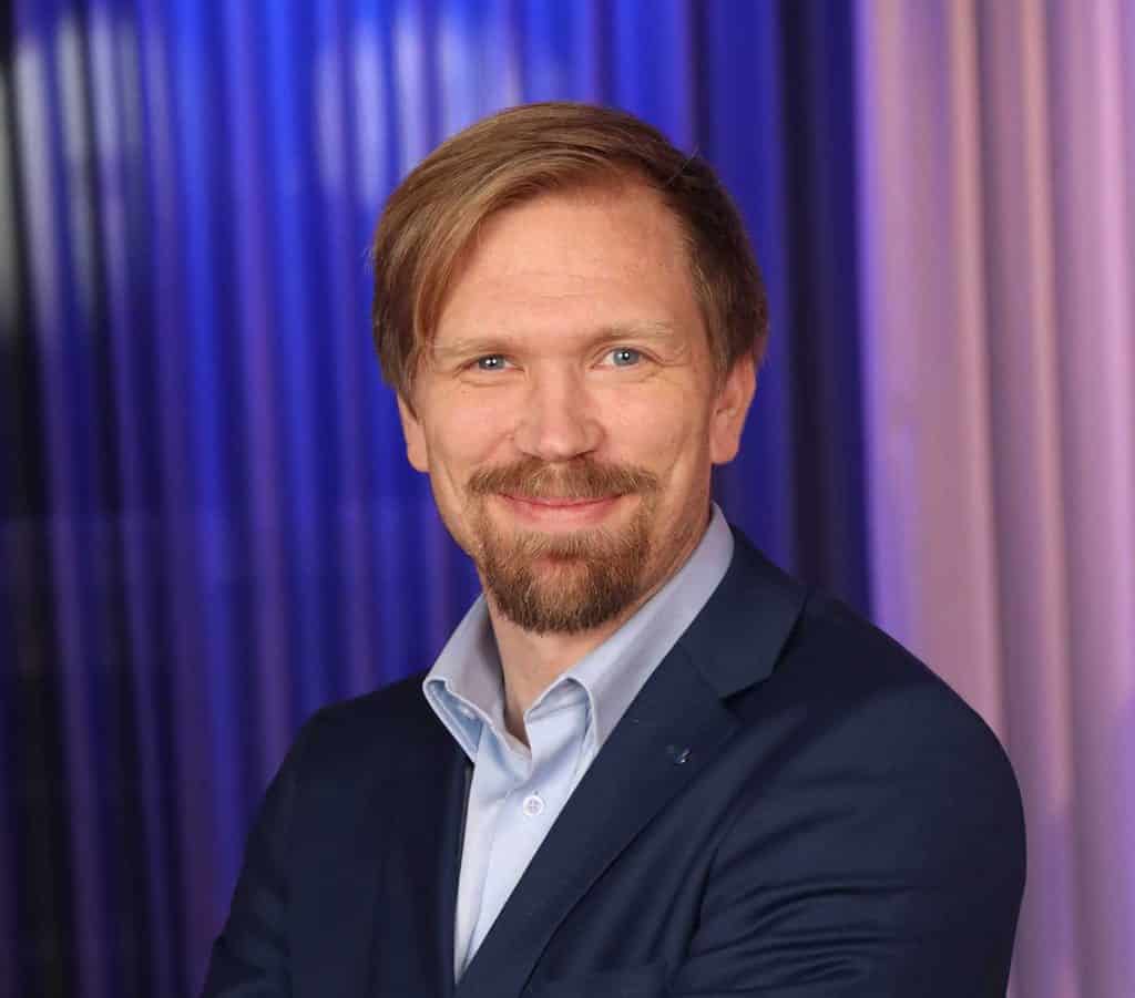 Porträtt av man i kostym