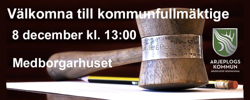 Annons med bild av en ordförandeklubba. Över den finns text som välkomnar till fullmäktige den 8 december kl 13 i medborgarhuset.